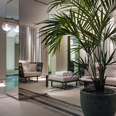 Les Jardins Du Faubourg & By Shiseido Hotel 5*